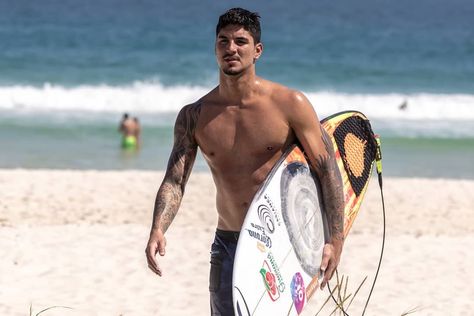 Medina Surf, Gabriel Medina, Skate Vibes, Professional Surfers, Tokyo Olympics, Surfs Up, Shirtless Men, Uefa Champions League, Kickboxing