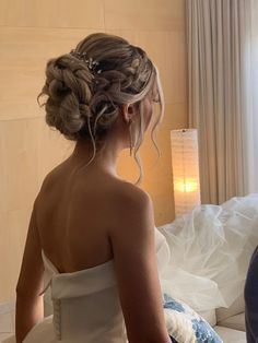 Debs Hairstyles Updo, Formal Hairstyles Updo Elegant, Prom Hair For Backless Dress, Elegant Buns For Long Hair, Grad Hairstyles Updo, Curly Updo Hairstyles For Prom, Fancy Hairstyles Updo, Formal Hair Ideas Updos, Elegant Up Dos For Long Hair