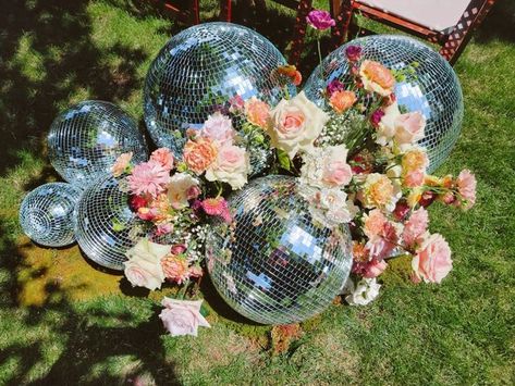 Disco Ball And Flowers Aesthetic, Trending Wedding Flowers, Flower Disco Ball, Disco And Flowers, Disco Flower Arrangements, Disco Ball Floral Arrangement, Garden Disco Party, Disco Ball Flower Arrangements, Disco Ball And Flowers