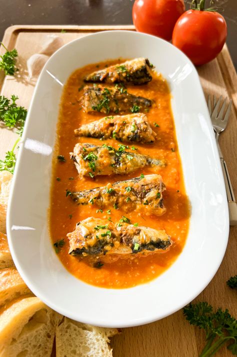 Got Canned Sardines? Make these Spanish Sardines in Tomato Sauce Sardine Appetizer, Sardines In Tomato Sauce Recipe, Fish Receipts, Spanish Sardines, Sardines In Tomato Sauce, Canned Fish Recipes, Sill Recept, Canned Sardines, Sardine Recipes