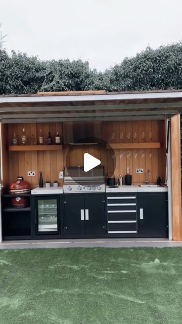 Harry Thomeson on Instagram: "New kitchen #foryou #viral #dreamhouse #foryoupage #kitchen" Barbecue Space Outdoor, Barbeque Garden Design Grill Area, Garden Cooking Area Ideas, Rooftop Kitchen Ideas, Outdoor Kitchen Garden Ideas, Bbq Areas Outdoor, Grill Outdoor Ideas Backyards, Garden Barbecue Ideas, Outdoor Living Furniture Ideas