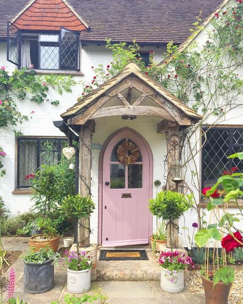 Cottage Front Porch, Cottage Front Doors, Pink Front Door, Blue Bedroom Design, Cottage Porch, Storybook Homes, Pretty Cottage, Cottage Door, Storybook Cottage