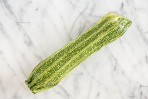 A Visual Guide to 8 Varieties of Summer Squash — Ingredient Intelligence Cousa Squash, Romanesco Recipes, Pattypan Squash, Yellow Zucchini, Summer Squash Recipes, Green Zucchini, Squash Varieties, Zucchini Squash, Heirloom Vegetables