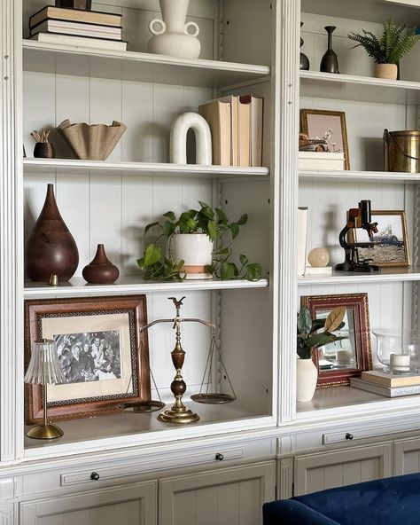 I have been on the hunt for a vintage scale- I am a Libra after all. Well, when I spotted this beauty at one of @ladygonerogue sale, I knew I found the one (she has the most amazing vintage and antique finds!). Now I need help finding a home for this! The foyer console table or the living room bookshelf? Let me know what you think! I’m tempted to put the scale in the Round Room, but feel that will be too tempting for my tiny humans! #fridaysareforphotos #collectedhome #vintage Styled Shelf Living Room, Antique Shelf Styling, How To Style A Shelf Living Room, Antique Bookshelf Decor, Shelf Decor Living Room Vintage, Vintage Bookshelf Decor, Large Bookshelf Decor, Built In Shelf Decor Living Room, What To Put On Shelves