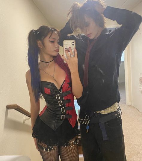 Joker And Harley Costumes, Harley Costume, Joker Halloween Costume, Harley Quinn Halloween Costume, Cute Couples Costumes, Harley Quinn Halloween, Trio Halloween Costumes, Pretty Halloween Costumes, Hot Halloween Outfits