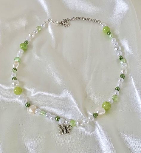 Vintage Necklace Aesthetic Beads, Necklace Inspo Beads, Green Aesthetic Jewelry, Aesthetic Beaded Jewelry, Indie Jewelry, Beaded Necklace Diy, Nail Jewelry, Dope Jewelry, Funky Jewelry