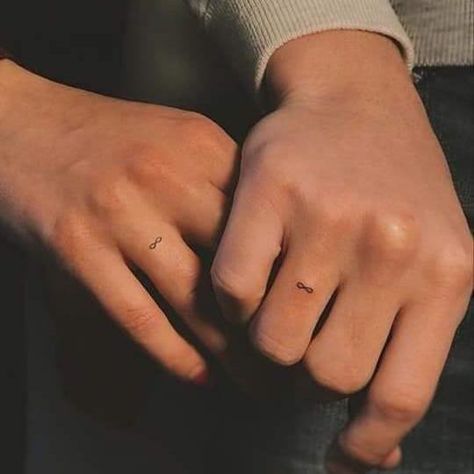 Name Tattoo On Hand, Matching Best Friend Tattoos, Small Couple Tattoos, Couple Matching Tattoo, Mood Inspiration, Relationship Tattoos, Light Tattoo, Funny Ideas, Tattoo Inspiration Men