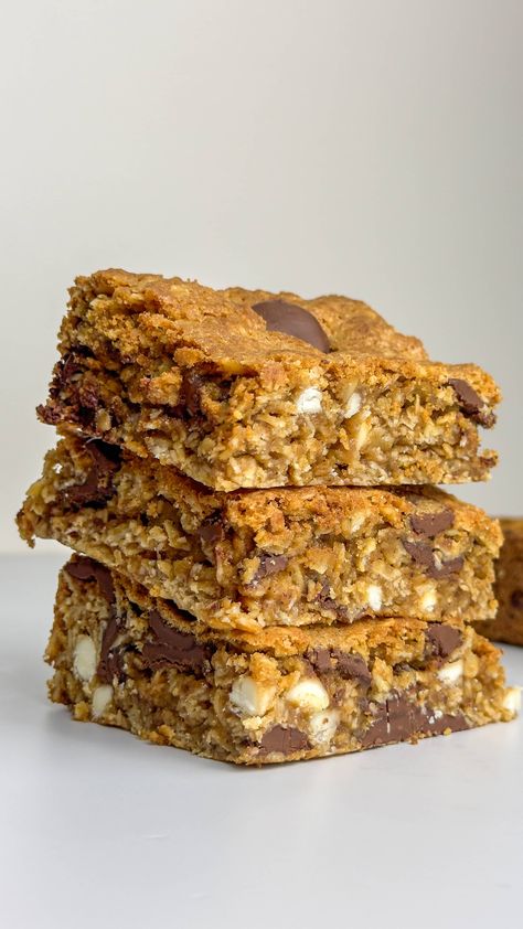 Delicious and Healthy Oatmeal Bars! Perfec afternoon snack, easily customizable recipe Healthy Oatmeal Bars, Oatmeal Snack, Oatmeal Bars Healthy, Oatmeal Snacks, Oatmeal Dessert, Oatmeal Bar, Oatmeal Bars Recipes, Rice Syrup, Healthy Dessert Options