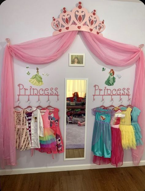 Hanging Princess Dresses Wall, Dress Up Stations Diy, Girly Kids Bedroom, Diy Princess Bedroom Ideas, Princess Room Ideas Kids, Kids Princess Bedroom, Pink Princess Bedroom Ideas, Little Kid Bedroom Ideas, Small Princess Room