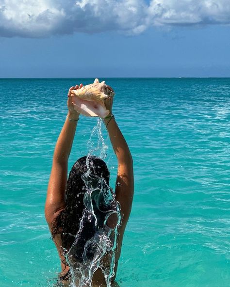 Beach Girl Aesthetic, Ocean Girl, Shotting Photo, Summer Goals, Ocean Vibes, Island Vibes, Island Girl, Summer Feeling, In The Ocean