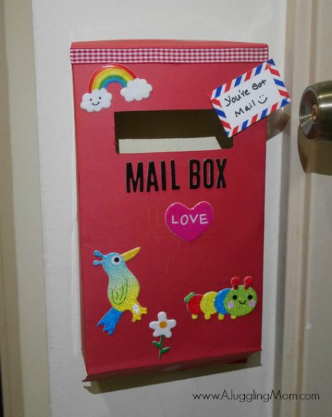 Comment Box Ideas, Post Box Diy, Post Box Craft, Cereal Boxes Diy, Kids Mailbox, Diy Valentine's Mailbox, Recycled Crafts Kids Projects, Valentines Art For Kids, Cereal Box Craft