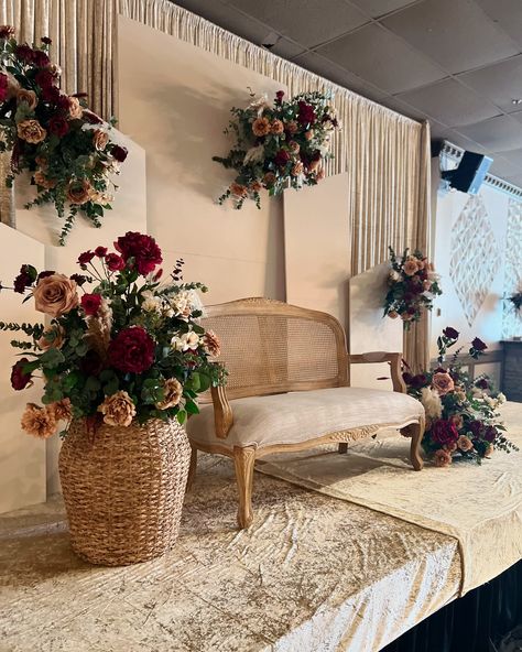 A combination of fresh and silk florals is always a great option for large scale events! For this event we did fresh centrepieces for the tables and silk florals for the backdrop. This way the client got to experience both elements without having to compromise on one! If you’re interested in florals for your event, but don’t know what questions to ask - email us to get started! Planning and Decor: @bycuratedevents Florals: @finaltouchesyeg Website⇣ www.finaltouches.ca To book an appointme... Henna Decoration Ideas Decor, Wedding Background Decoration, Gold Backdrop, What Questions, Mehndi Decor, Silk Florals, Indian Wedding Inspiration, Tent Decorations, Wedding Event Decor