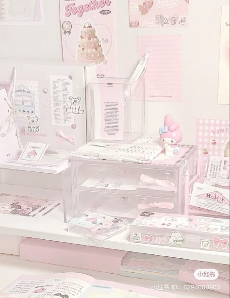 Coutteqe Aesthetic, Muji Room, Pink Desk Decor, Cute Organization, Aesthetic Desk Decor, Desk Decor Ideas, Pastel Desk, Aesthetic Sanrio, Kawaii Room Ideas