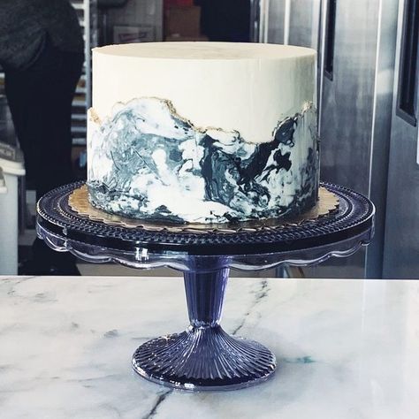 Marbled Buttercream Cake, Marble Buttercream Cake, Vanilla Chocolate Chip Cake, Marble Birthday Cake, Marbled Buttercream, Marble Buttercream, Elopement Cake, Marble Cakes, Marbled Cake