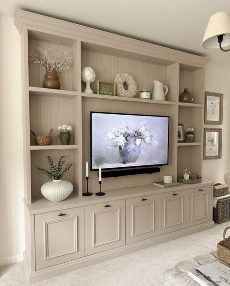 Built In Shelves Living Room, Living Room Wall Units, Living Room Built Ins, Home Design Living Room, Decor Home Living Room, Living Room Inspo, New Living Room, Dream House Decor, Front Room