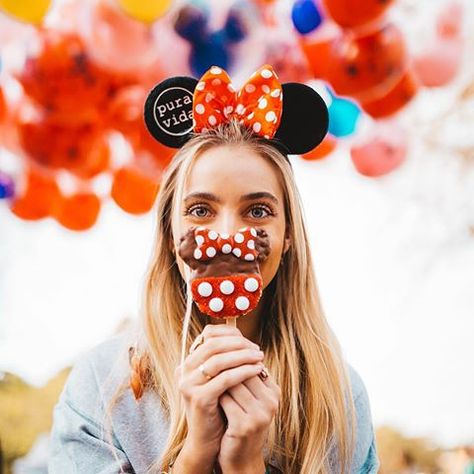 Disneyworld Pictures, Disney Poses, Disney Picture Ideas, Disney Parque, Disneyland Birthday, Disney Balloons, Disneyland Castle, Disneyland Photos, Disney Photo Ideas