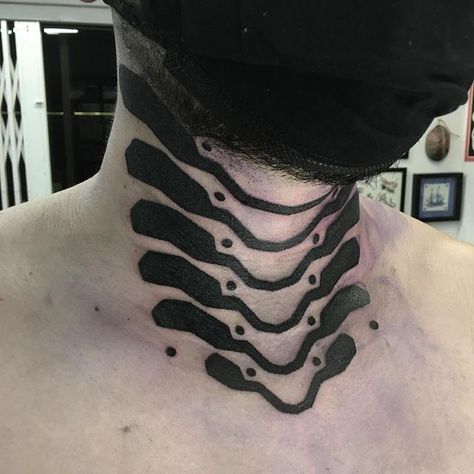 Tech Tattoo Ideas For Men, Cyberpunk Neck Tattoo, Cyberpunk Spine Tattoo, Geometric Blackwork Tattoo, Robot Tattoo Design, Butterfly Tattoo Finger, Cyberpunk Tattoo Design, Cyberpunk Tattoo Design Ideas, Cyberpunk 2077 Tattoo