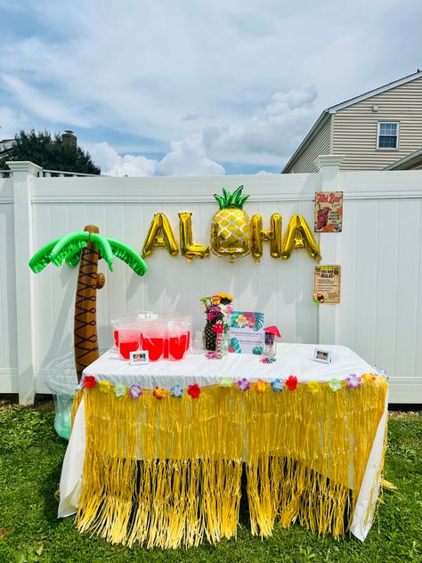 Classy Luau, Bar Setup, Hawaii Party, Tiki Party, Hawaiian Party, Bar Set Up, White Party, Theme Ideas, Tiki Bar