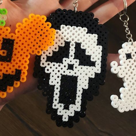 Handmade Halloween Scream Face Perler Bead Keychain Perler Bead Keychain, Nerdy Perler Beads, Scream Face, Hello Kitty Keychain, Bead Keychain, Rainbow Keychain, 3d Perler Bead, Perler Bead Templates, Halloween Beads