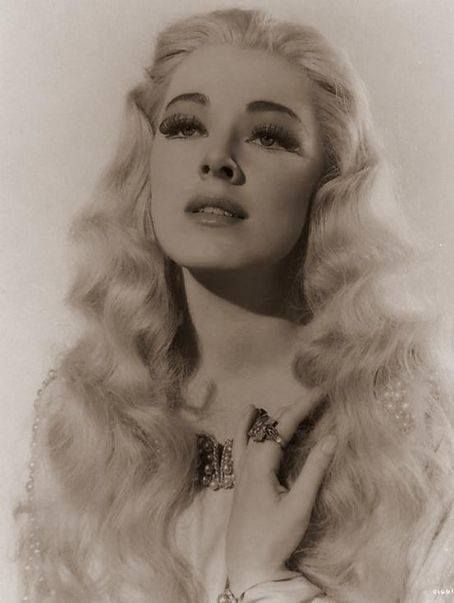 Actress Eleanor Parker, vintage glamour, blonde Veronica Lake waves, 1930's 1940's vintage make-up Eleanor Parker, Angela Jones, Classic Actresses, Actrices Hollywood, Hollywood Legends, Old Hollywood Glamour, Film Tv, Golden Age Of Hollywood, Vintage Glamour