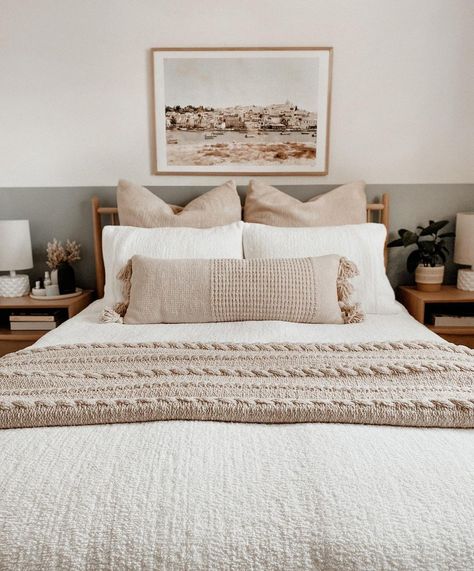 1,898 Likes, 69 Comments - GABRIELLA (@designonhermind) on Instagram: “Cozy Sunday views! 💫 There’s something about Sunday’s that make it harder to leave your bed in the…” Tan Bedroom Ideas, Earthy Bedroom Aesthetic, Cozy Earthy Bedroom, Tan Bedroom, Earthy Bedroom Ideas, Black Bed Frame, Black Bed, Earthy Bedroom, Pom Pom Throw