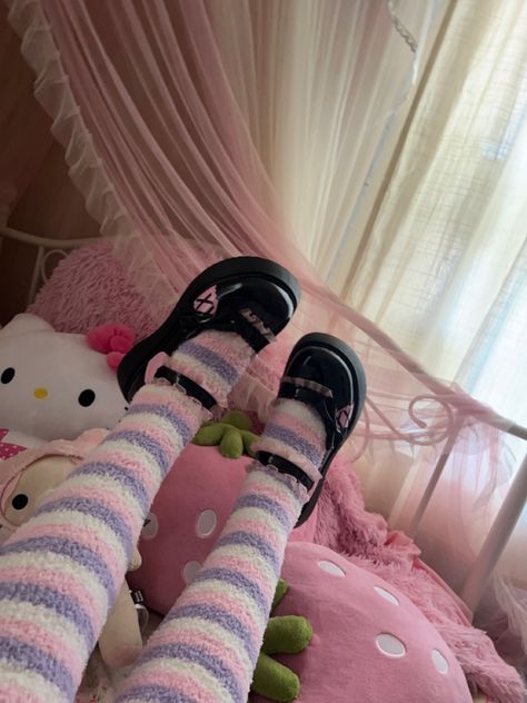 Cute Core, Sweetie Belle, Kawaii Goth, Fuzzy Socks, Girls Socks, Cute Shoes, Room Ideas, Socks, Puppies