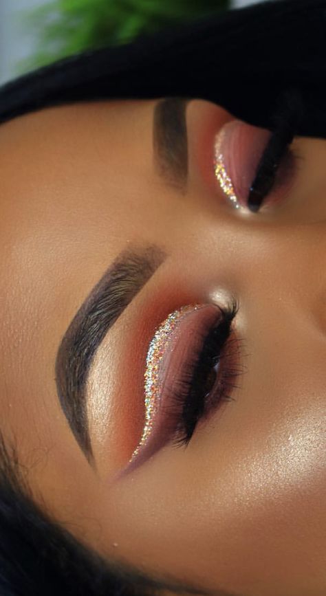 Maquillage Yeux Cut Crease, Birthday Makeup Looks, Gold Makeup Looks, Glitter Makeup Looks, Prom Eye Makeup, Prom Makeup Looks, Makeup For Black Skin, Brown Skin Makeup, Eye Makeup Pictures