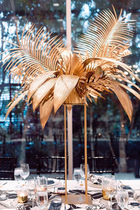 Gold Palm Centerpiece, Modern Art Deco Wedding Decorations, Art Deco Centerpiece Ideas, Non Floral Centerpieces Wedding, Art Deco Floral Arrangements, Art Deco Flower Arrangements, Gold Floral Centerpieces, Gold Flower Centerpiece, Gold Flower Arrangements