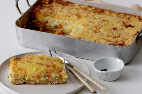 Made with just 5 ingredients (including a bag of frozen fish fingers!), we take a few sneaky shortcuts to make this easy family dinner. Fish Fingers Recipe, Zucchini And Ricotta, Tuna Fish Recipes, Ricotta Pizza, Custard Cake Recipes, Frozen Fish, Carrot Vegetable, Fish Fingers, Fish Finger