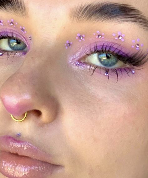 Artsy Eye Makeup, Concert Makeup, Drag Make-up, Rhinestone Makeup, Rave Makeup, Purple Makeup, Smink Inspiration, Eye Makeup Designs, Dope Makeup