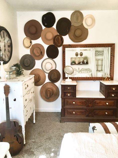 Hat Accent Wall, Hat On Wall Bedroom, Hat Decor Wall, Boho Hat Wall Living Room, Hat Wall Display Over Bed, Hat Wall Display Bedrooms Hanging, Diy Staging Wall, Western Hat Display, Western Hat Wall Display