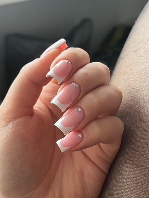 French With Jewels Nails, White Acrylic Nails Coffin With Gems, Gems On French Tip Nails, Square French Tip With Diamonds, Coffin French Tip With Jewels, Coffin French Tips With Gems, Short Nails French With Diamonds, French Tips Diamond, Acrylic Nails Ideas Diamonds