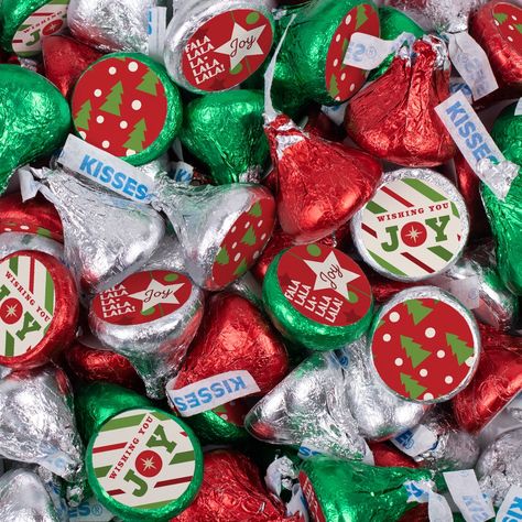 Celebrate with candy! These delicious individually wrapped red, green and silver Christmas Hershey's Kisses candies are completely assembled with Joy themed stickers. Fill goodie bags, party favors or create your own candy buffet table. Candy orders ship with cold pack packaging as needed. Candy Orders, Chocolate Christmas Candy, Christmas Favours, Hersheys Kisses, Royal Guards, Christmas Goodie Bags, Xmas Candy, Kisses Candy, Christmas Kiss