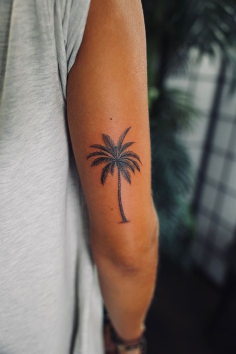 Palm Tree Back Of Arm Tattoo, Palm Tree Tattoo On Forearm, Palm Tree Arm Tattoos For Women, Palm Tree Tattoo With Flowers, Realtor Tattoo, Palms Tattoo Ideas, Palm Tree Hibiscus Tattoo, Florida Related Tattoos, Palm Tree Tattoo On Arm