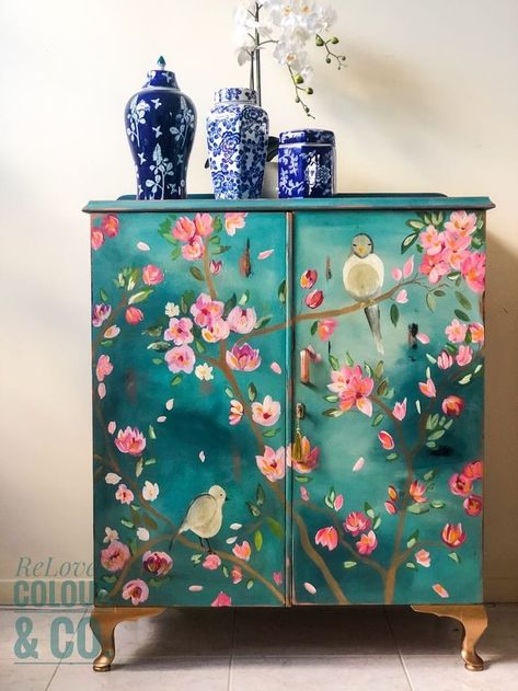 Cupboard Diy, Whimsical Painted Furniture, Pinterest Trends, Antique Cupboard, Pallet Furniture Living Room, Furniture Small Spaces, Dekor Diy, Diy Furniture Hacks, Cat Furniture Diy