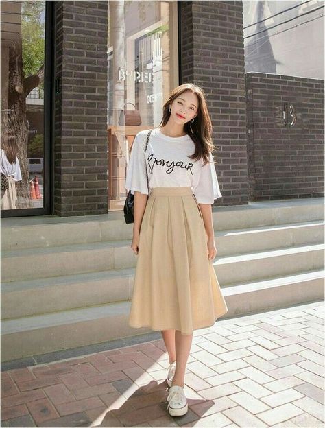 Skirt Outfits Korean, Rok Outfit, Long Skirt Fashion, Long Skirt Outfits, Jeans Outfit Ideas, Black Jeans Outfit, Korean Casual Outfits, Korean Fashion Dress, Korean Girl Fashion