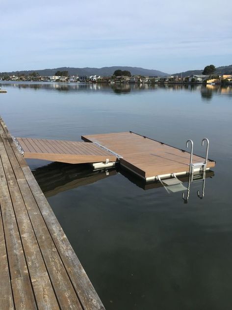 Floating Dock Plans, Building A Dock, Floating Boat Docks, Pontoon Dock, Floating Docks, Architecture Drawing Presentation, Floating Architecture, Pvc Decking, Lakefront Living