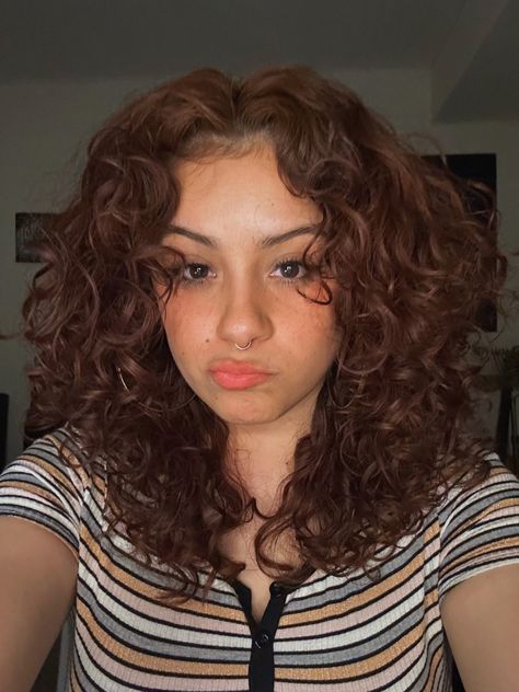 Balayage, Mahogany Hair Color On Curly Hair, Strawberry Brown Curly Hair, Curly Bangs Red Hair, Brownish Red Hair Curly, Dark Orange Curly Hair, Natural Hair Color Dye Ideas, Curly Shag Without Bangs, Light Brown Short Curly Hair