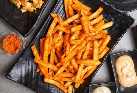 Peri Peri Fries, Indian Fast Food, Brochure Food, Piri Piri, Peri Peri, Black Plates, French Fries, Delicious Food, Indore