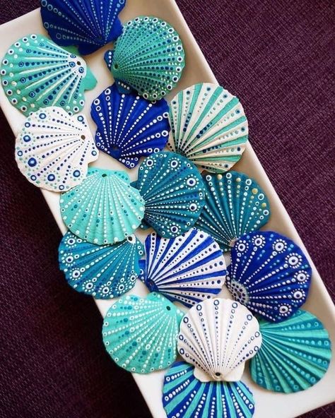 Cute Seashell Painting Ideas, Painted Seashells Diy, Paint Shells Ideas, Diy Paint Crafts, Painted Shell Ideas, Sea Shell Art Painting, Painted Shells Ideas, Craft Ideas With Shells, Painting Shells Ideas Easy