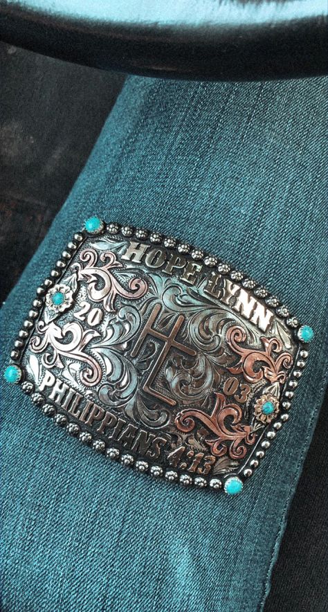 Rodeo Hats For Women, Custom Belt Buckles Westerns, Buckle Aesthetic, Belt Buckle Women, Womens Western Belt Buckles, Belt Buckle Outfits Women, Western Belt Buckles Women, Belts Buckle, Graduation Belt Buckle