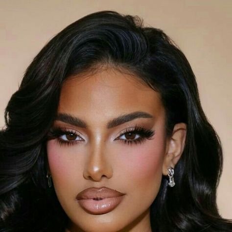 Make up inspo,glamour make up Pink Makeup Looks Brown Skin, Wedding Makeup And Hair Ideas, Pink Doll Makeup Look, Pink Lip Wedding Makeup, 90s Bombshell Makeup, Medium Lips, Doll Makeup Look, Arab Makeup, 90s Makeup Look