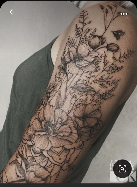 Wild Flower Tattoo, Natur Tattoo Arm, Botanisches Tattoo, Cream Tattoo, Half Sleeve Tattoos Forearm, Nature Tattoo Sleeve, Wildflower Tattoo, Tattoos For Women Half Sleeve, Forearm Tattoo Women