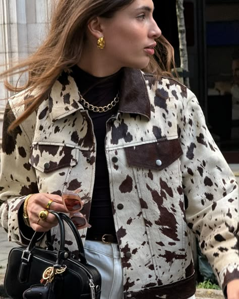 could not resist animal print trend 🐄 Cow Print Jacket Outfit, Cow Print Outfit, Cow Jacket, Cow Print Jacket, Minimalism Clothes, Navy Floral Maxi Dress, Cowhide Print, Animal Print Outfits, Winter Closet