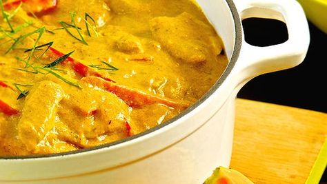 Papaya and chicken curry - 9Kitchen Papaya Chicken Recipe, Papaya Chicken, Korma Curry, One Pot Recipes, Parsley Recipes, Chicken Curry Recipe, Beef Curry, Chicken Main Dishes, Indian Curry