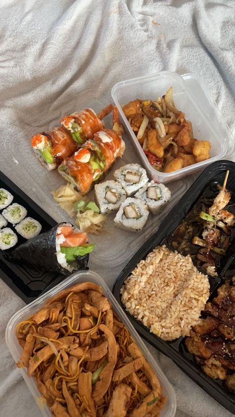 Chinese Food Date Night Aesthetic, Chinese Food Aethstetic Take Out, Sushi Takeout Aesthetic, Thai Food Takeout Aesthetic, Chinese Take Out Aesthetic, Aesthetic Chinese Food, Chinese Food Takeout Aesthetic, Chinese Takeaway Aesthetic, Dinner Aesthetic Night Home