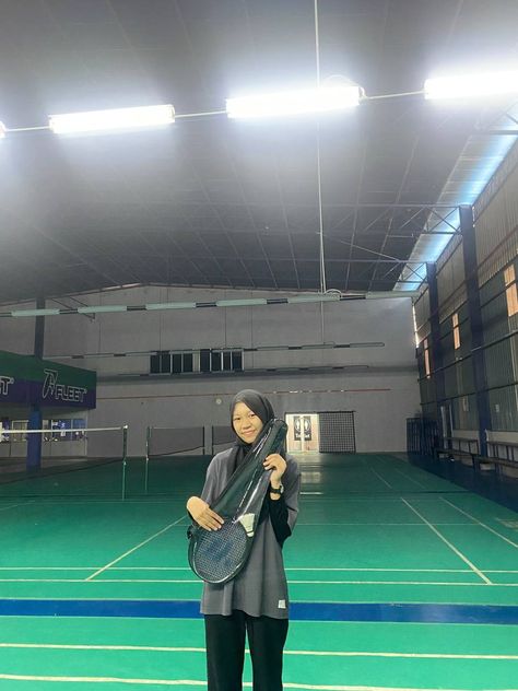 Tennis Outfit Hijab, Hijab Sport Style, Hijab Sport Outfit, Hijab Sport, Basketball Girls, Outfit Hijab, Tennis Clothes, Muslim Girls, Hijab Style