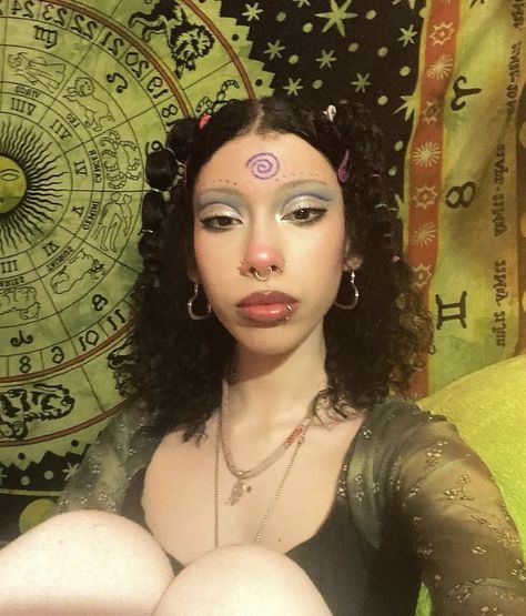 Spiritual Makeup, Hippie Makeup Looks, Hippie Makeup, Looks Hippie, Funky Makeup, Instagram Baddie, Swag Makeup, Alternative Makeup, Ethereal Makeup