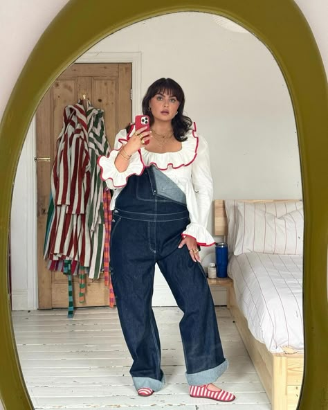 Francesca Perks (@francescaperks) • Fotos e vídeos do Instagram Ballet Flats Spring Outfits, Plus Size Maximalist, Maximalist Summer Outfits, Queer Outfits, Maximalist Outfits, Eclectic Grandpa, Easy Outfits, Pop Of Red, Daily Outfit Inspiration