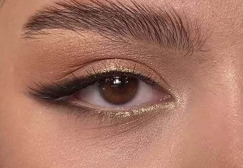 Goldish Makeup Look, Simple Subtle Eye Makeup, Hooded Eye Gold Makeup, Simple Golden Makeup, Gold Simple Makeup Look, Simple Gold And Brown Eye Makeup, Brown Eyes Gold Makeup, Simple Prom Makeup Hooded Eyes, Gold Simple Eye Makeup